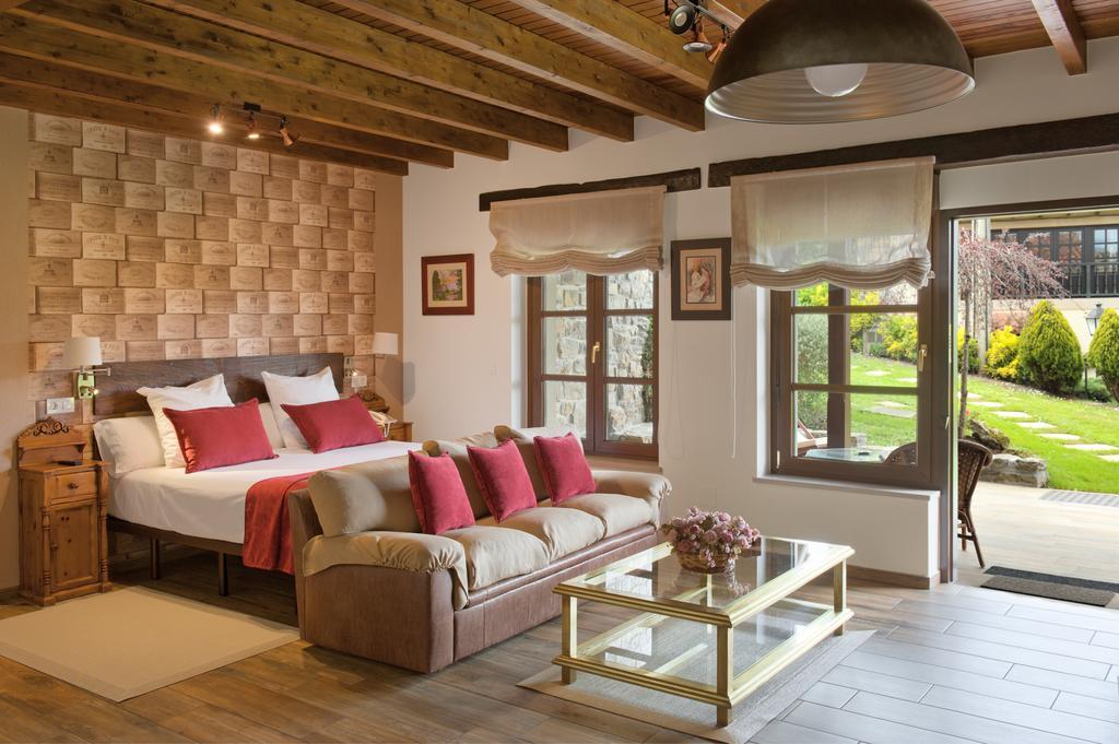 Apartamentos El Llugaron Miravalles Extérieur photo