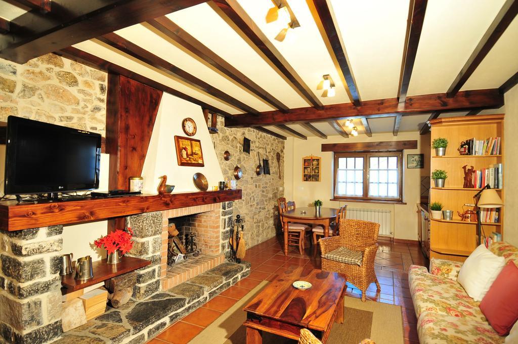 Apartamentos El Llugaron Miravalles Extérieur photo