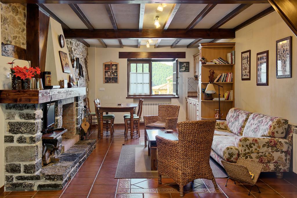 Apartamentos El Llugaron Miravalles Chambre photo