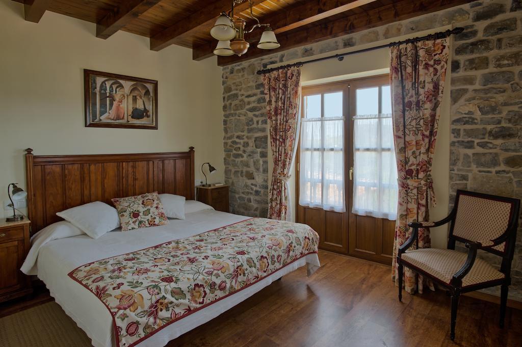 Apartamentos El Llugaron Miravalles Chambre photo