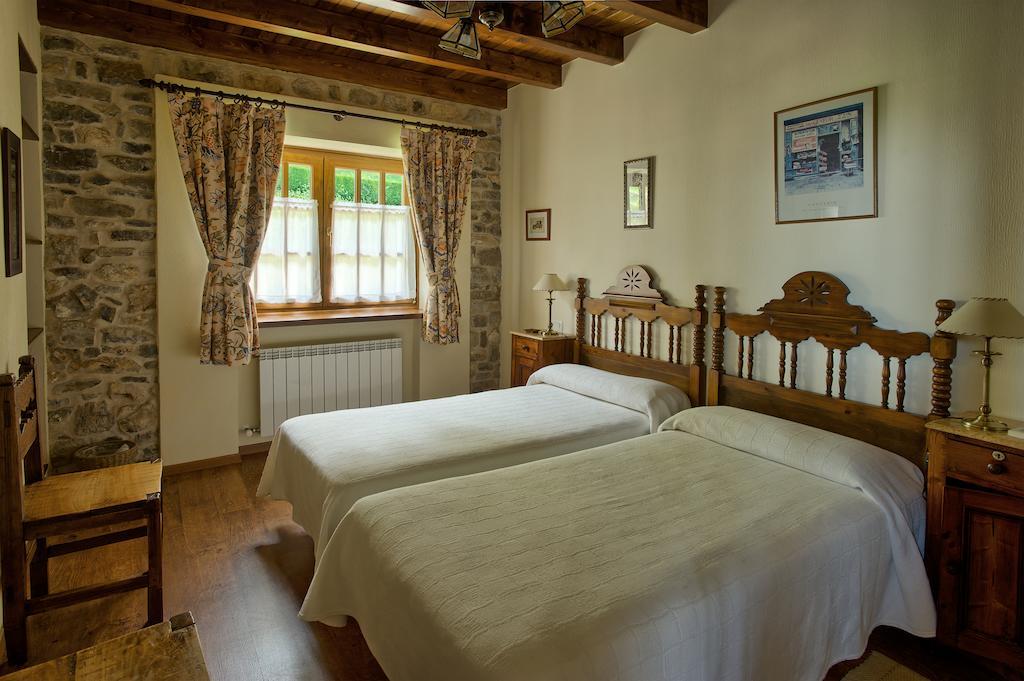 Apartamentos El Llugaron Miravalles Chambre photo
