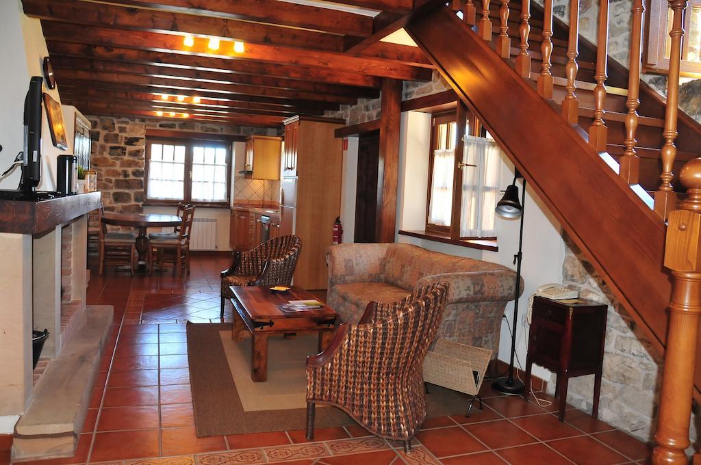 Apartamentos El Llugaron Miravalles Extérieur photo